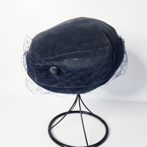 1950s Vintage Luxury Paris Blue Velvet Hat, Georgette de Treze Paris Velvet Hat - Picture 4 of 10